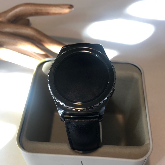 Samsung Gear S2 SM-R732 Classic smartwatch black with leather Strap pre-owned - Picture 1 of 7